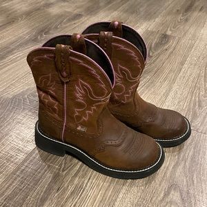 Justin Gypsy Gemma Brown Round Toe Leather Boots - Size 6 1/2B